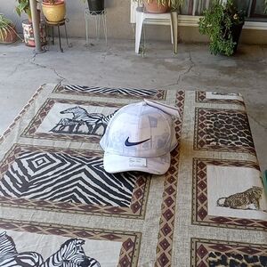NIKE BLUE AND WHITE BASEBALL HAT